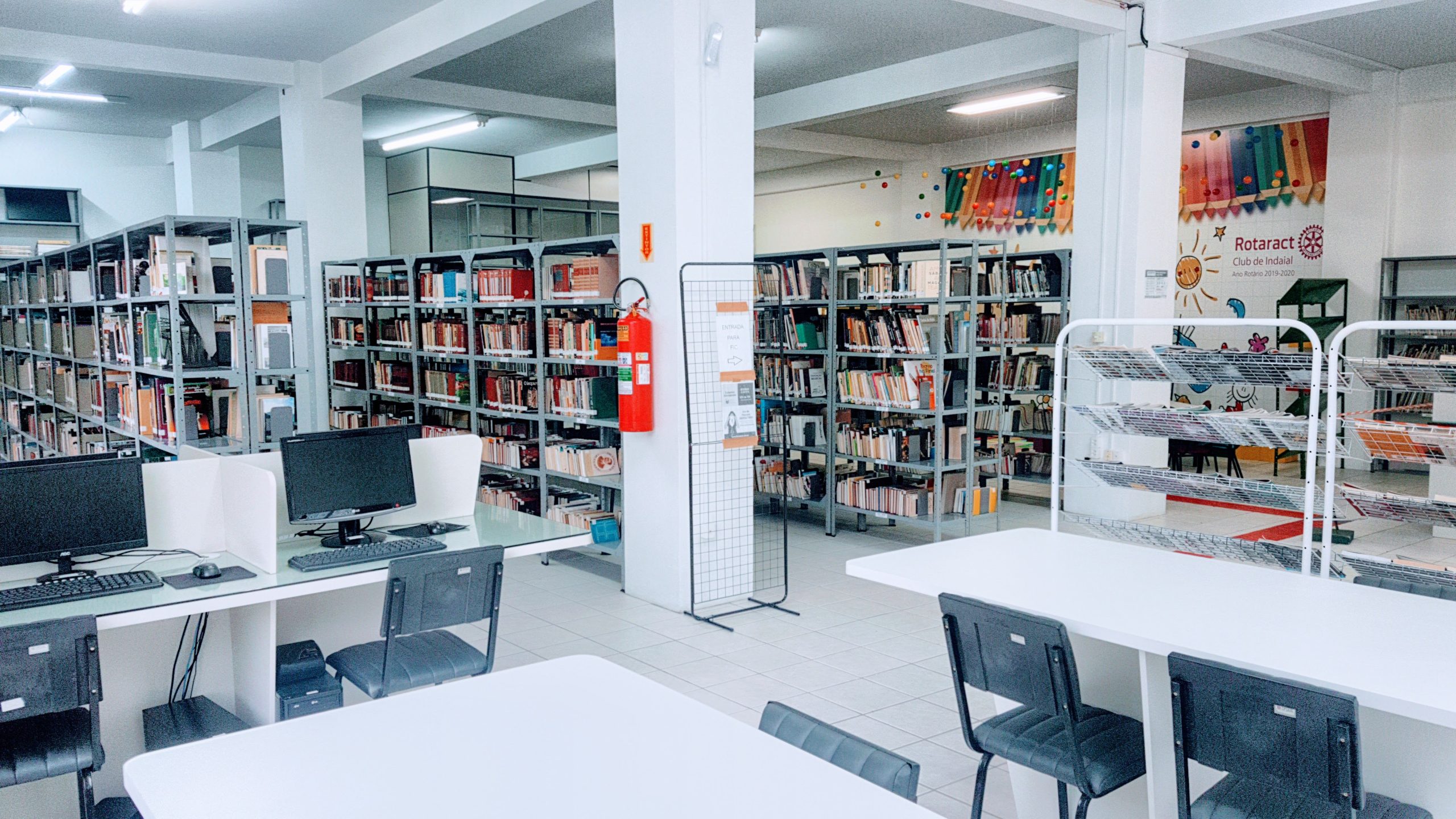 Interior da Biblioteca Cruz e Sousa