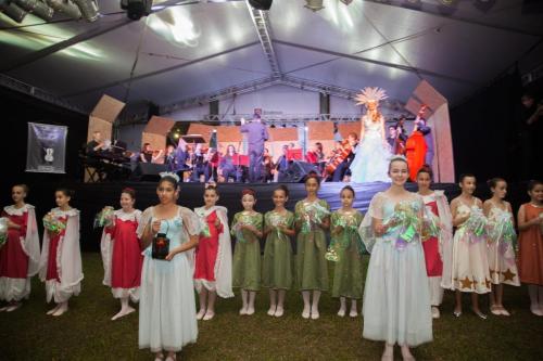 Abertura Oficial XXV Natal em IndaialEspetáculo ” Natal Encantado” com a soprano Paula Tessarolo, Pianista Helder Cadoree Orquestra de Câmara de Indaial;